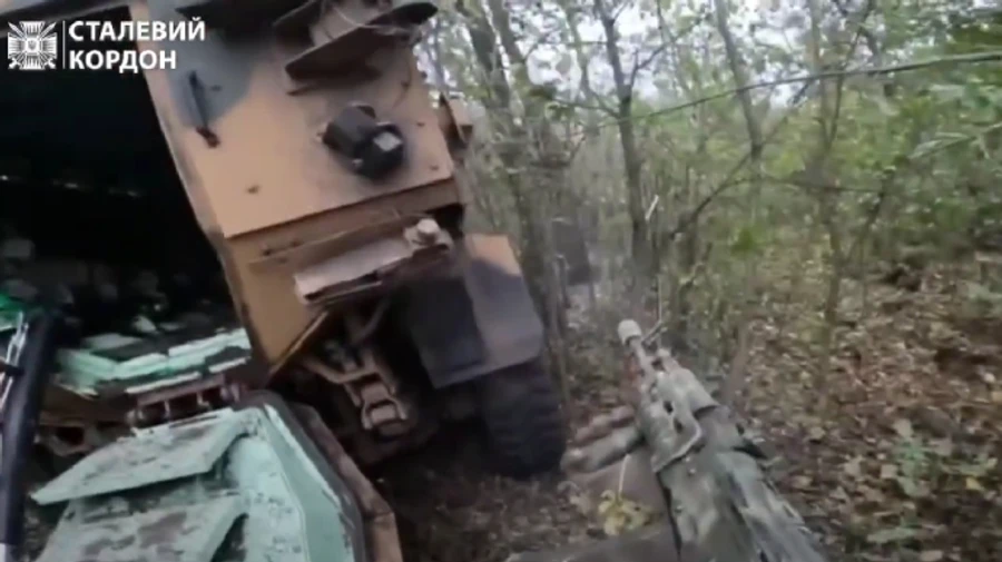 Ukrainian border guards post video of assault on Russian positions 