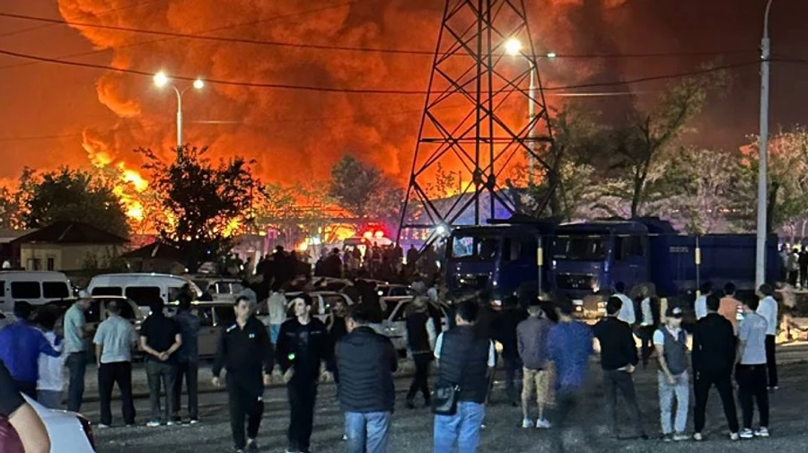 В Узбекистане на складе в аэропорту произошел мощный взрыв