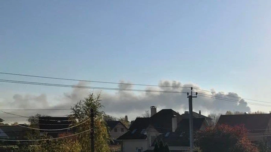 Росія знову б’є по енергетиці України: у Києві вибухи, у Броварах працює ППО