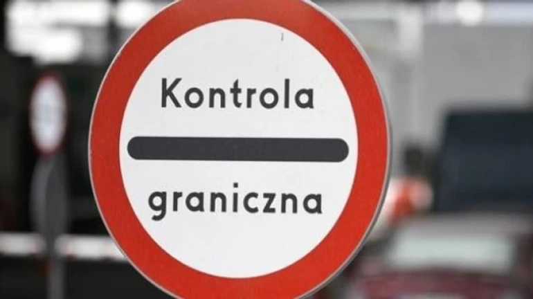 Посольство Польши обязали пересмотреть тендер на визовое обслуживание украинцев