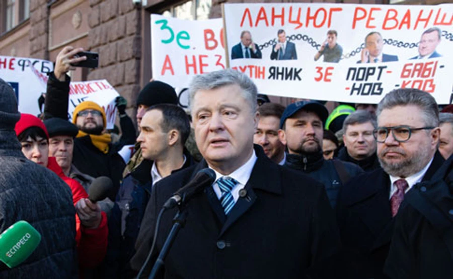 Порошенко через суд требует закрыть дело ГБР, потому что нет события преступления