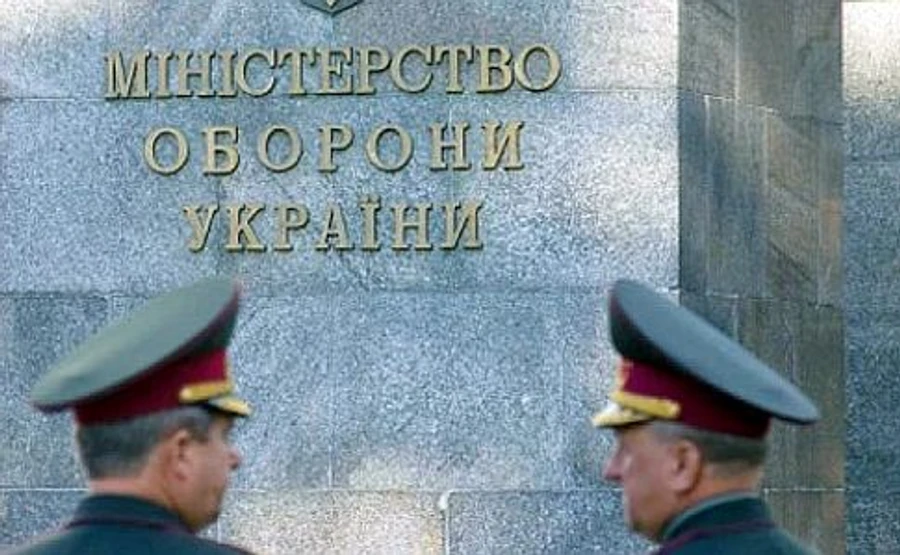 Полторак оголосив скорочення, переатестацію і перевірку поліграфом