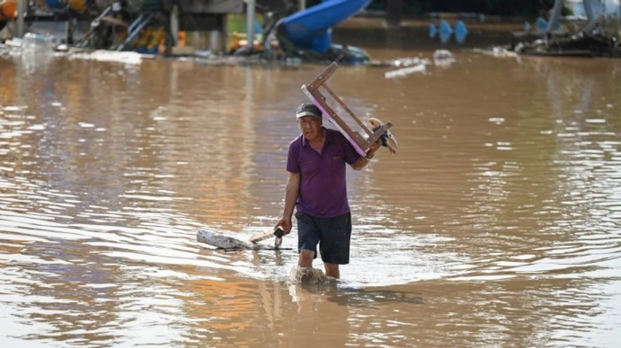 В Китае внезапное наводнение унесло жизни 8 туристов, ещё 4 пропали без вести