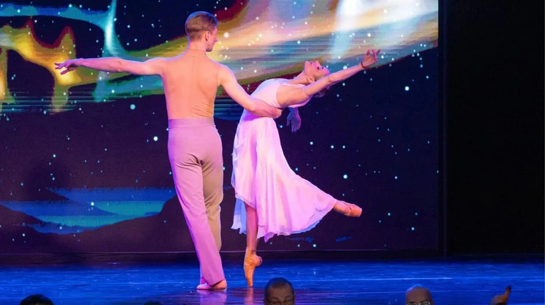 Балет в укритті: як зірка світового балету танцювала в оперному театрі за 20 км від фронту