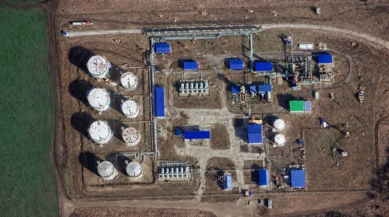 Через атаку дронів у Краснодарському краї РФ горить НПЗ