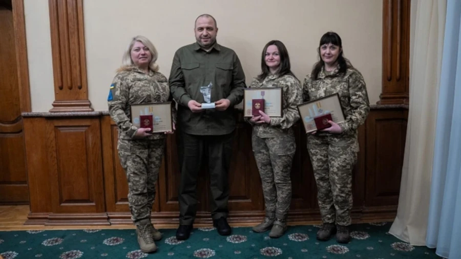 Women who downed Russian cruise missile receive awards from Ukraine's defence minister – photo, video