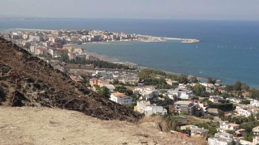 На пляже в Италии умер украинец: спасался от ос