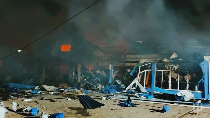 Російські Шахеди влучили у склади і магазин на Миколаївщині: поранений охоронець 