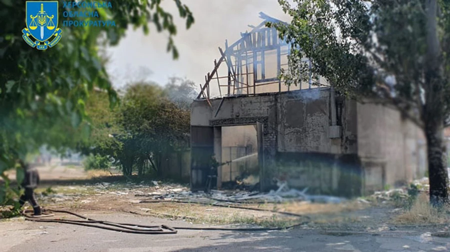 Russians hit Kherson again: one woman injured