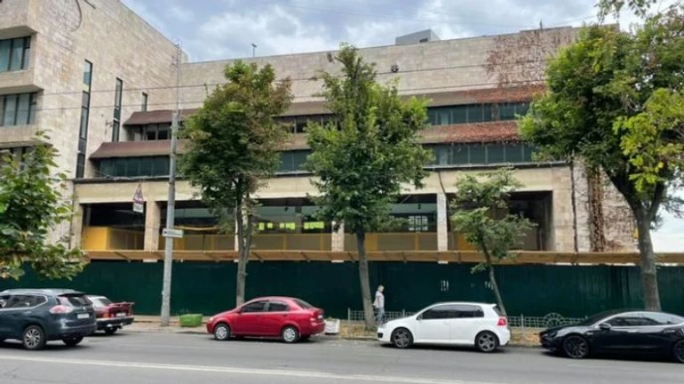 У Кличка кажуть, що забудовник протиправно зносить фасад Квітів України. Підуть до суду