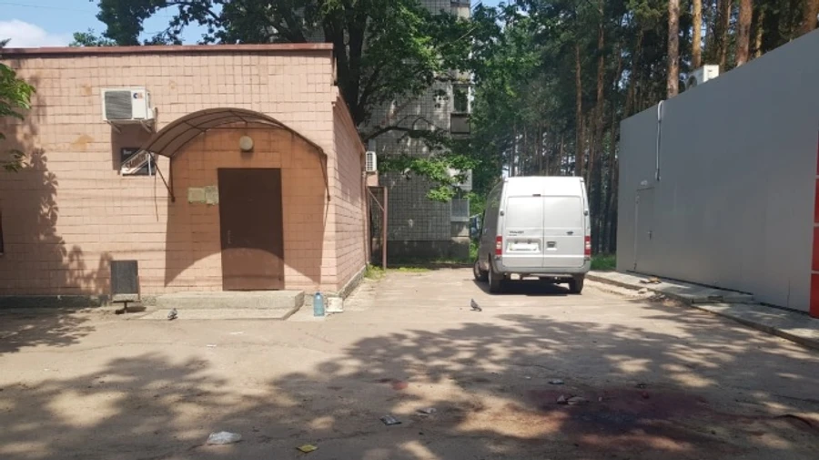 В Житомирской области мужчина убил одного, ранил 8 человек и скрылся