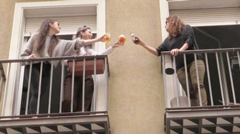 Черги, готелі та кутки для кашлю: яким буде життя у посткарантинній Європі