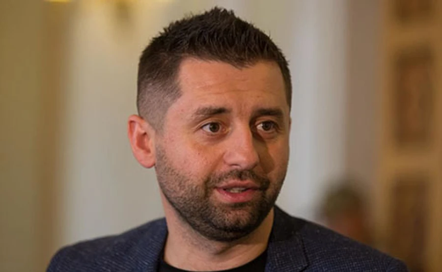 Слузі народу вистачить голосів на антиколомойський закон – Арахамія