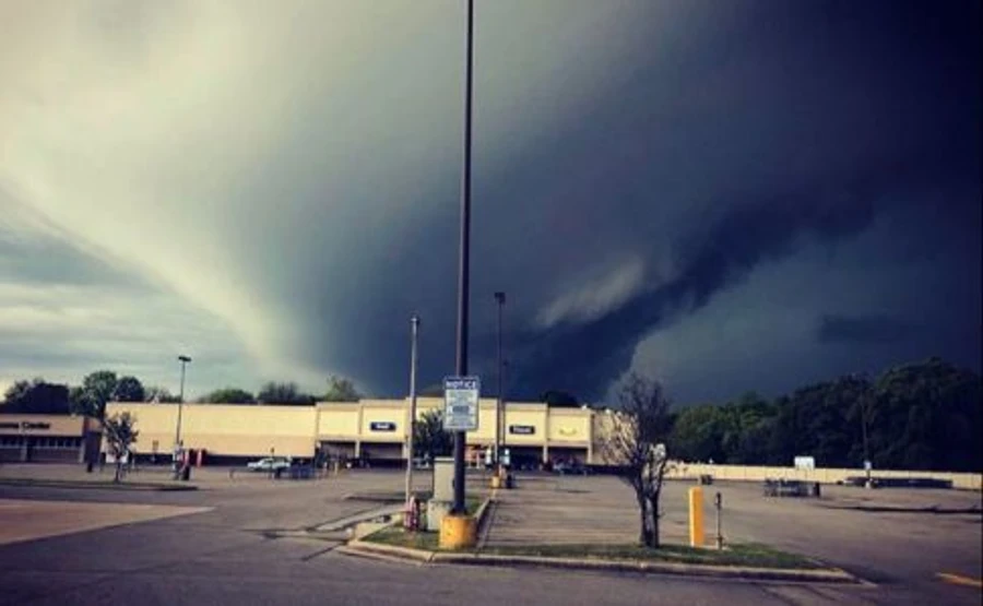 По США ударили торнадо в разгар эпидемии – есть погибшие, убежища открыты
