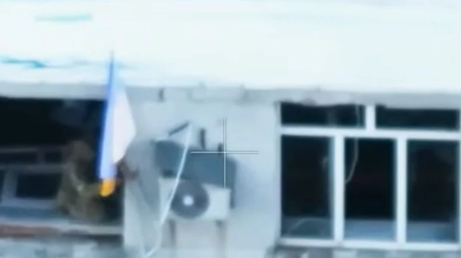 Fighters of the Skel regiment cleaned the city council in Pokrovsk and installed the Ukrainian flag there