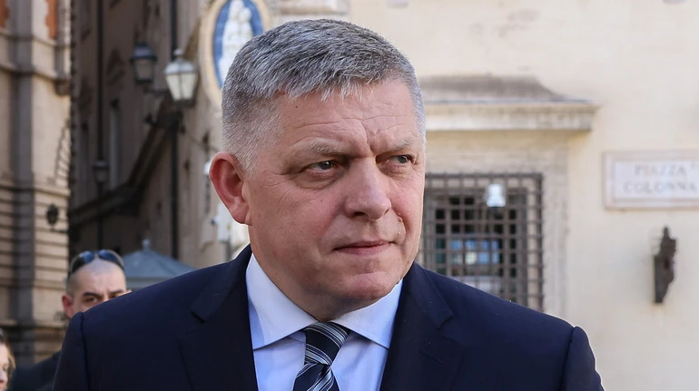 Фицо представил себе, как Словакия мониторит мир в Украине