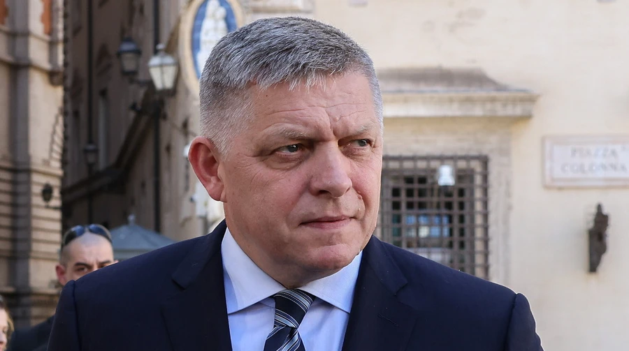 Фіцо уявив, як Словаччина моніторить мир в Україні