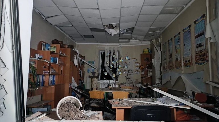 Росіяни вдарили ракетою і дронами по Дніпропетровщині: вирували пожежі