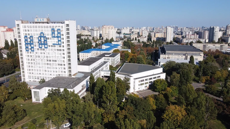 Прокуратура не змогла відібрати у будівельної компанії ангар авіаційного інституту