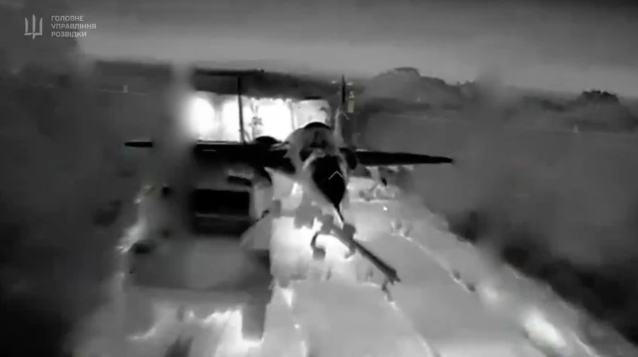 Caça russo MiG-29 destruído na Crimeia, mostra vídeo da Inteligência de Defesa da Ucrânia