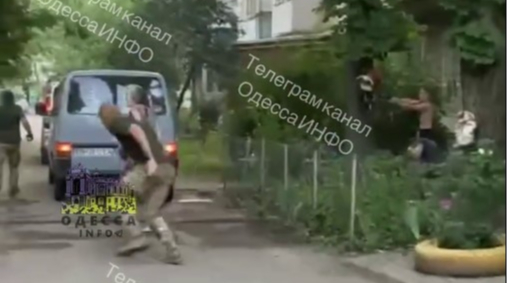 В Одесі чоловік відкрив вогонь по військових ТЦК, 4 поранених