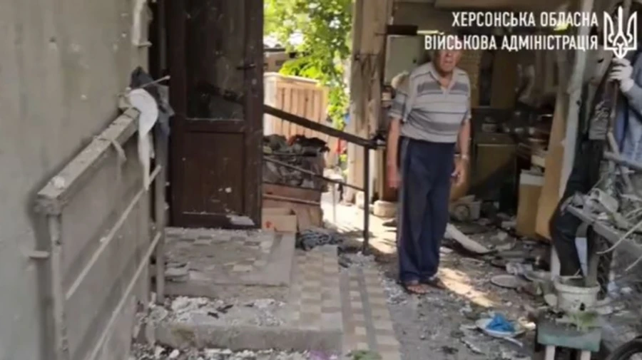 Russians shell Kherson, killing man and injuring 5-year-old – video