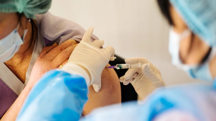 Полностью вакцинированы уже более 6 миллионов украинцев