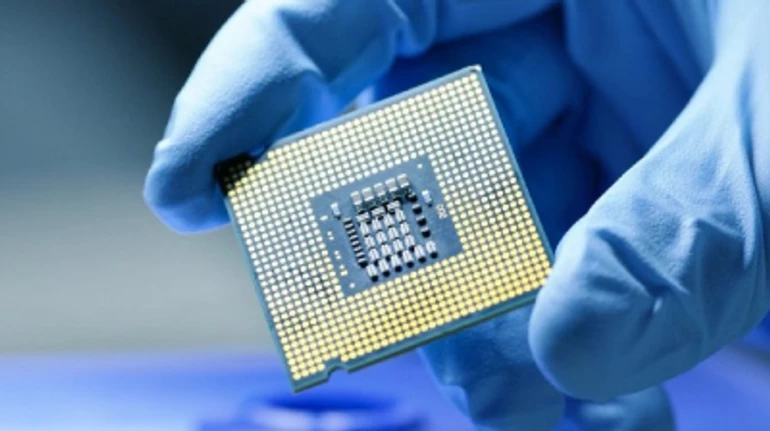 Світовий дефіцит мікрочіпів у розпалі: як зростуть ціни на техніку та авто