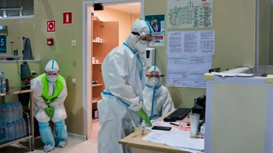 В части России ввели принудительную вакцинацию, но не для всех