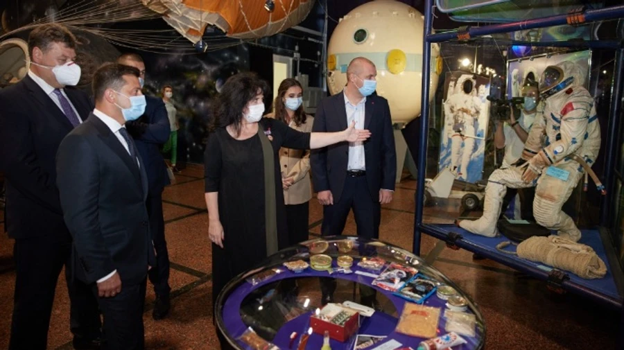 Зеленський доручив запустити супутник до 30-річчя незалежності України