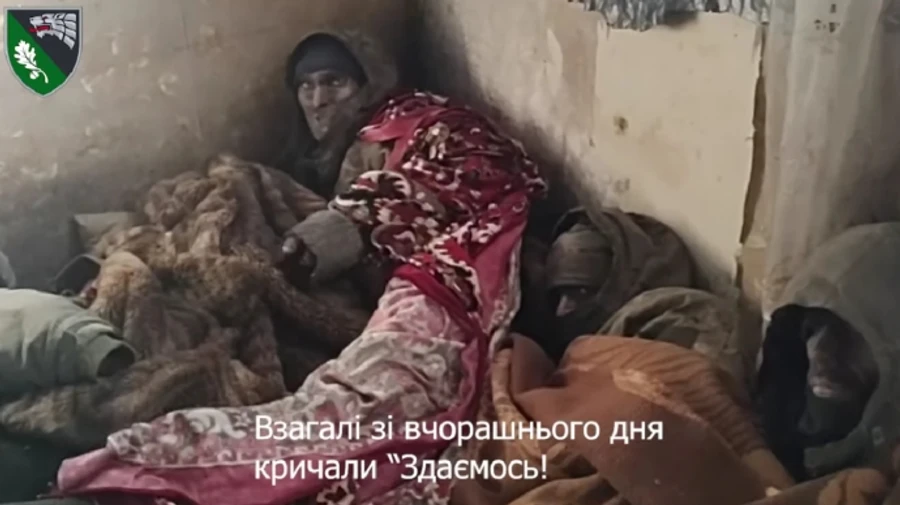 Explosion makes nine Russian soldiers surrender to Ukrainian special forces near Pokrovsk in Donetsk Oblast – video