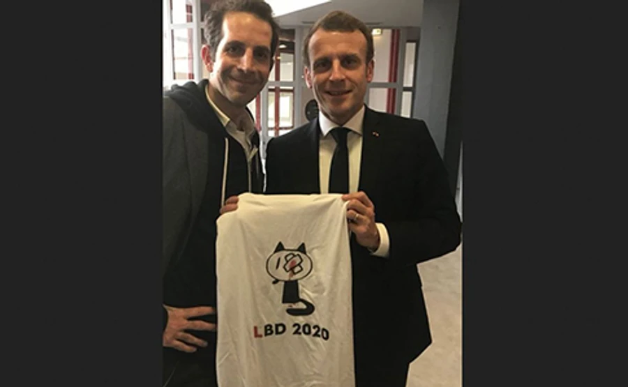 Фото Макрона з футболкою проти насильства поліції здійняло хвилю критики