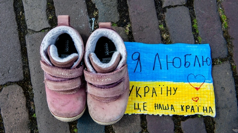 Великобритания наложила санкции на причастных к депортации украинских детей россиян, среди них мать Кадырова