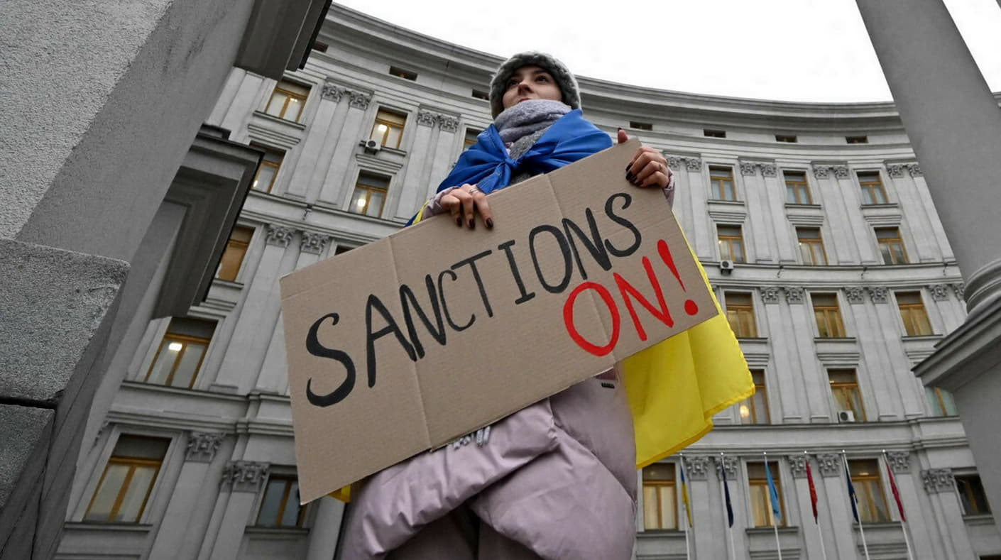 Компроміси заради санкцій. Як ЄС домовився про нову хвилю тиску на Росію і що довелося "здати"