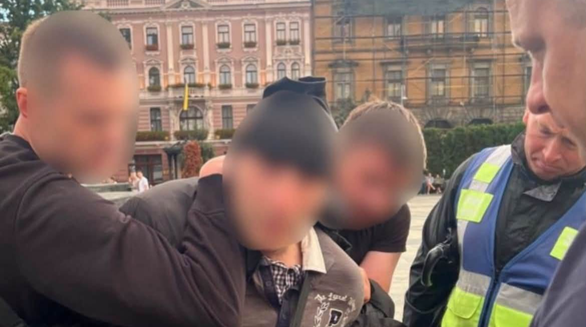 У Львові на акції проти відставки Федорова затримали психічно хворого чоловіка з ножем