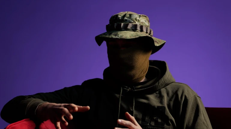 FPV-дрони кардинально ускладнили евакуацію поранених: декого по три доби не можна забрати з позицій. Інтерв’ю з бойовим медиком-госпітальєром 