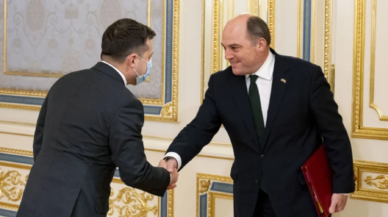 Зеленський на докори Воллеса: Можемо зранку прокидатися і дякувати міністру особисто