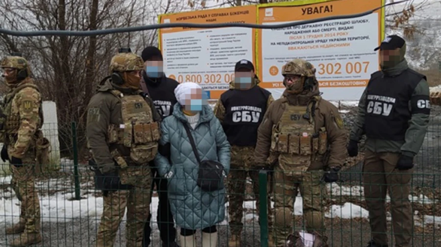 Чертила карты с позициями сил ООС для боевиков: разоблачена вражеская агентка