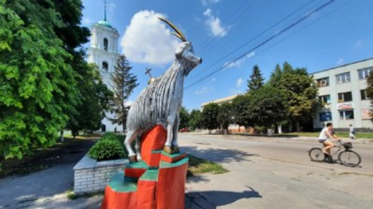 Козел, Растреллі і Розумиха. Життя в українській провінції на прикладі смт Козелець