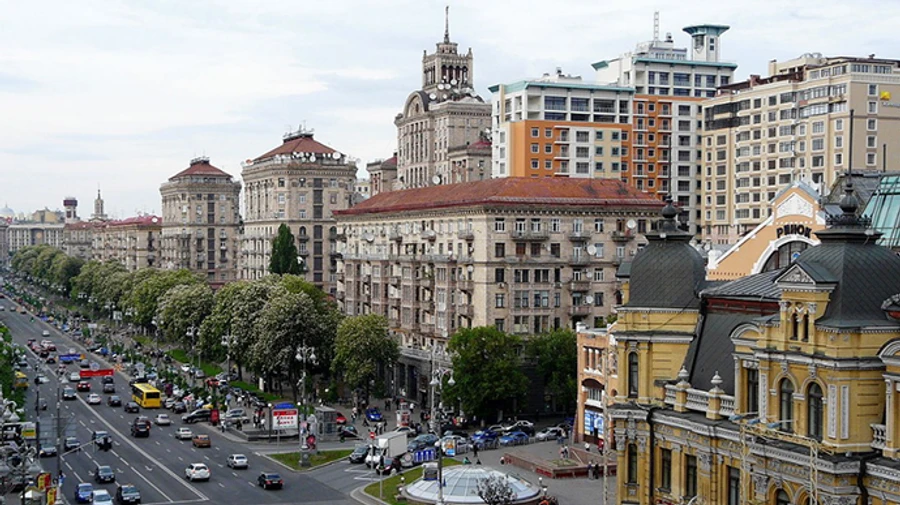 Випав з вікна: на Хрещатику загинув чоловік