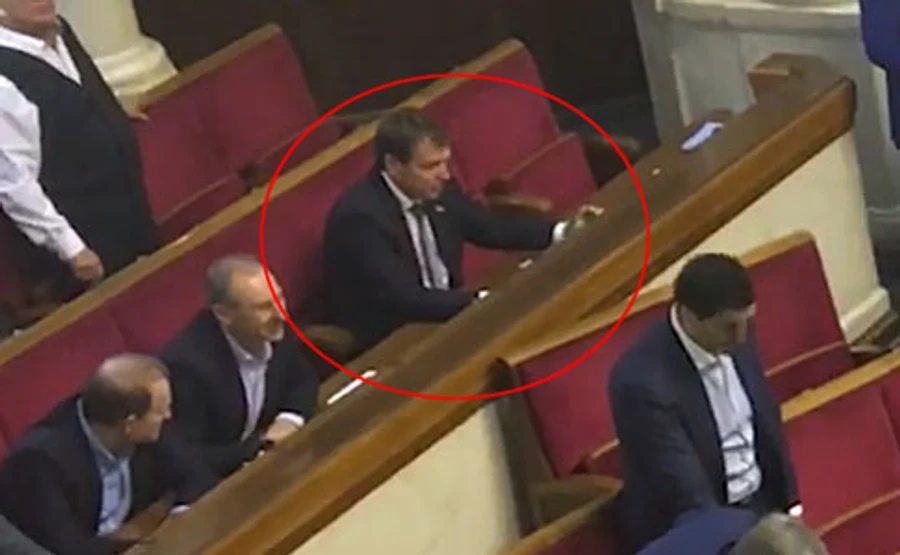 У Раді спіймали ще двох кнопкодавів