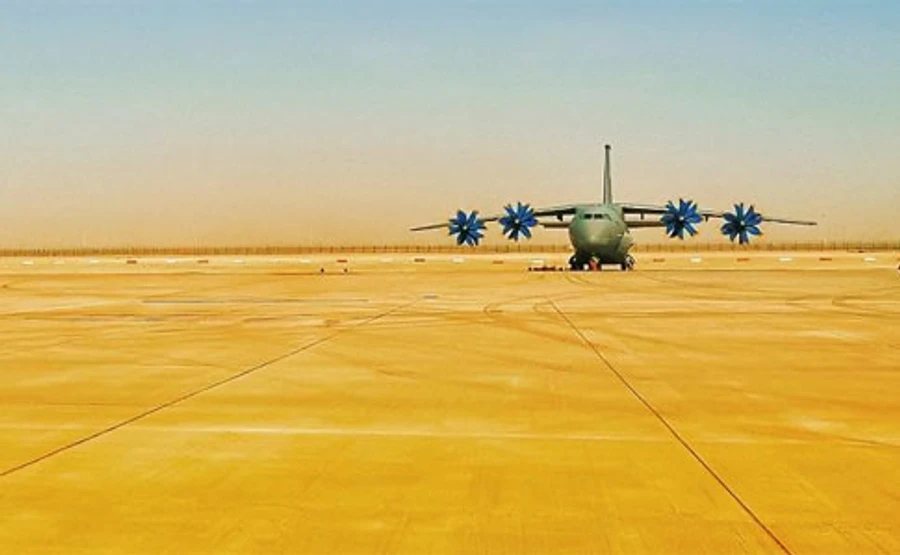 Из украинского самолета извлекут российские детали