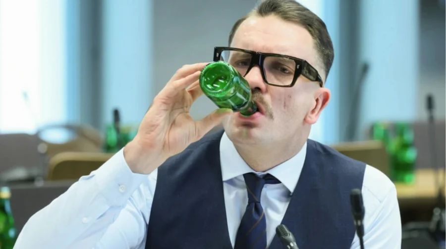 У Польщі депутат опозиції не заплатив штраф за перевищення швидкості, пославшись на імунітет