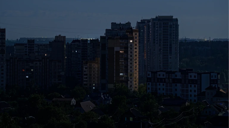 Энергетики рассказали, как будут выключать свет 6 января: графики для всех на все сутки