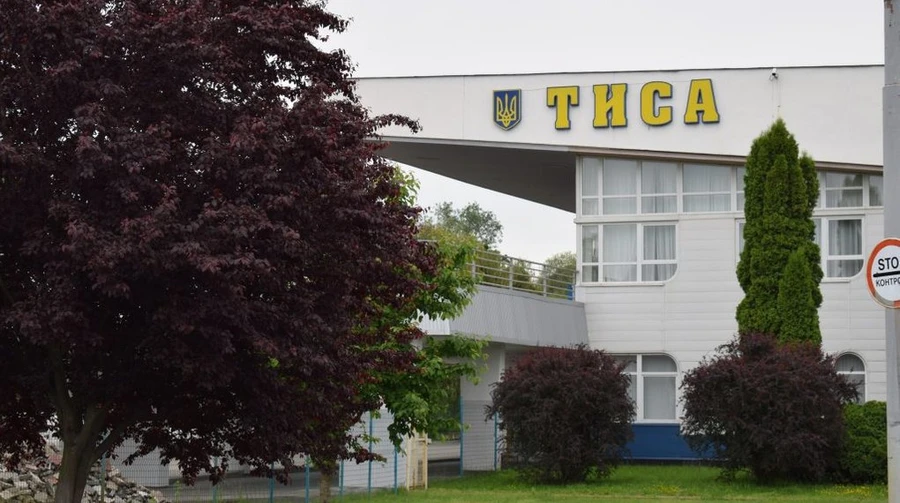 На границе с Венгрией временно приостановили пропускные операции на КПП Тиса