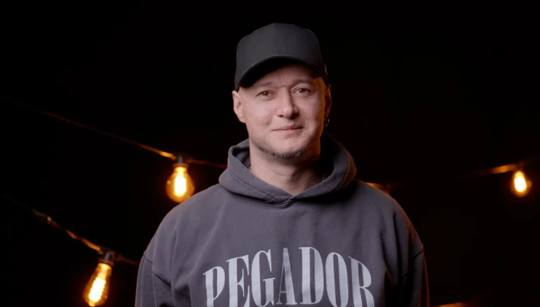 Що більше телевізор сіяв ненависть у голови росіян, то більше нам кричали на концертах Пой по-русски – лідер гурту Бумбокс Андрій Хливнюк