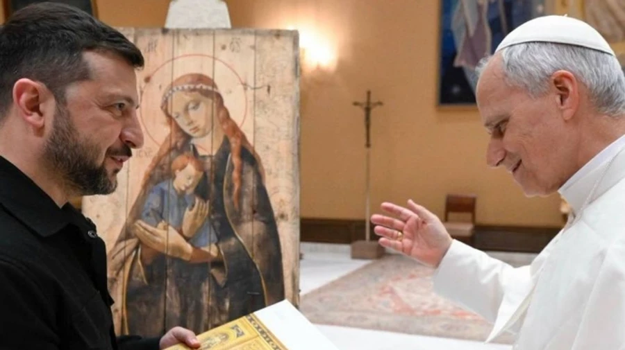 Zelenskyy gifts Pope icon painted on ammunition box brought from front line – photo