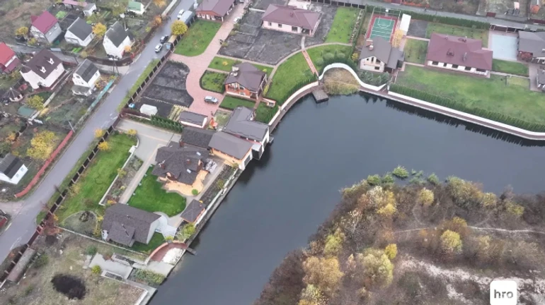 Головний поліцейський Київщини має під Києвом маєток із власним виходом до води – ЗМІ