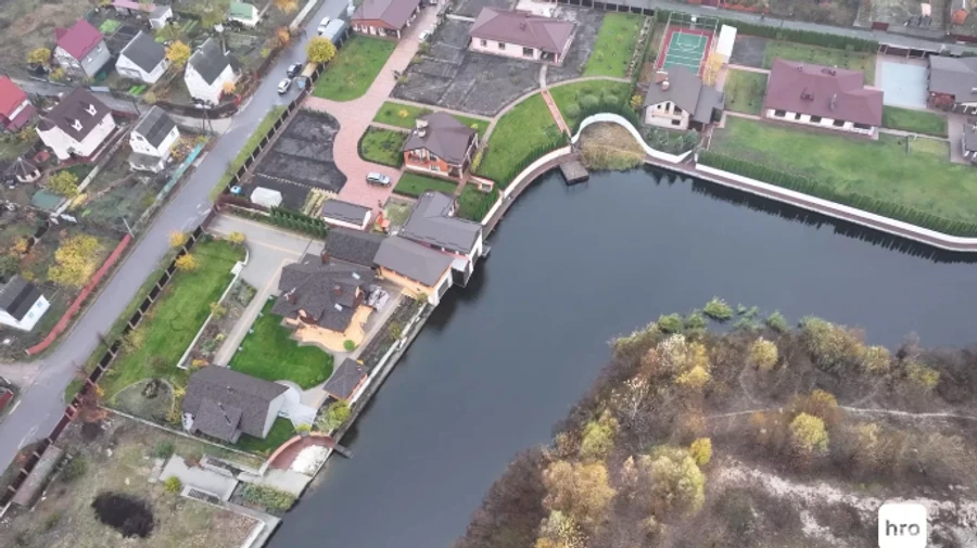 Главный полицейский Киевщины построил под Киевом имение с собственным выходом к воде – СМИ