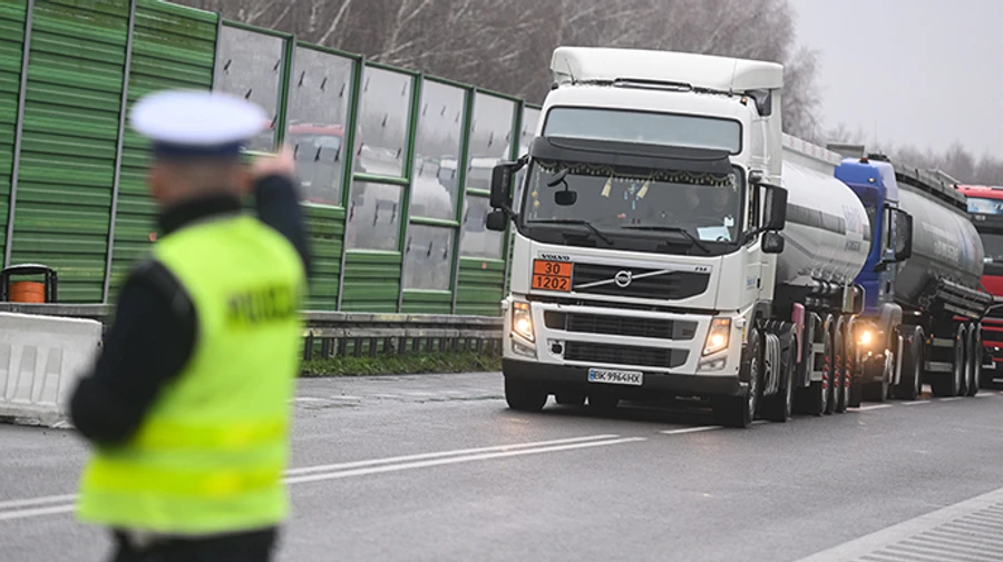 Польські перевізники оголосили про намір блокувати кордон з Україною до лютого